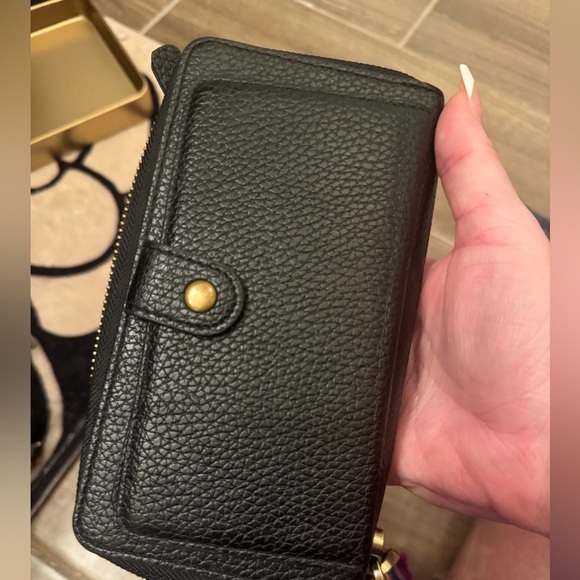 Black Leather zip around wristlet Walt with plenty of space - Picture 4 of 11